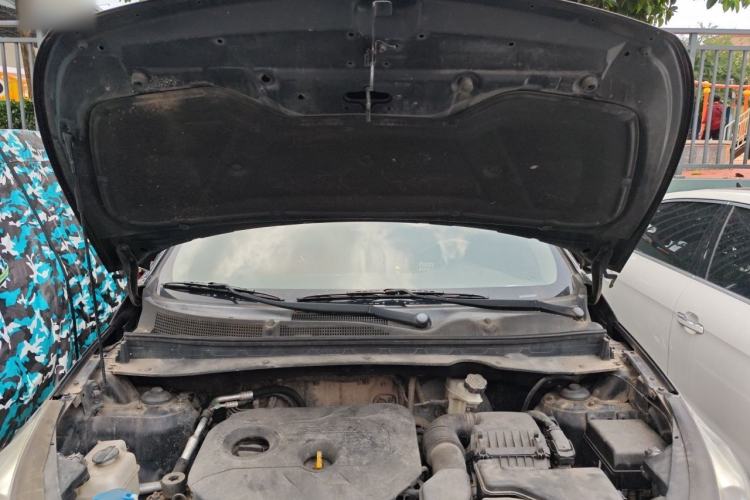 Used Kia Sportage R 2012 2.0L Automatic Two-Wheel Drive GLS Engine Bay