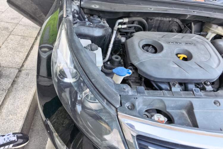 Used Kia Sportage R 2012 2.0L Automatic Two-Wheel Drive GLS Engine Bay Right