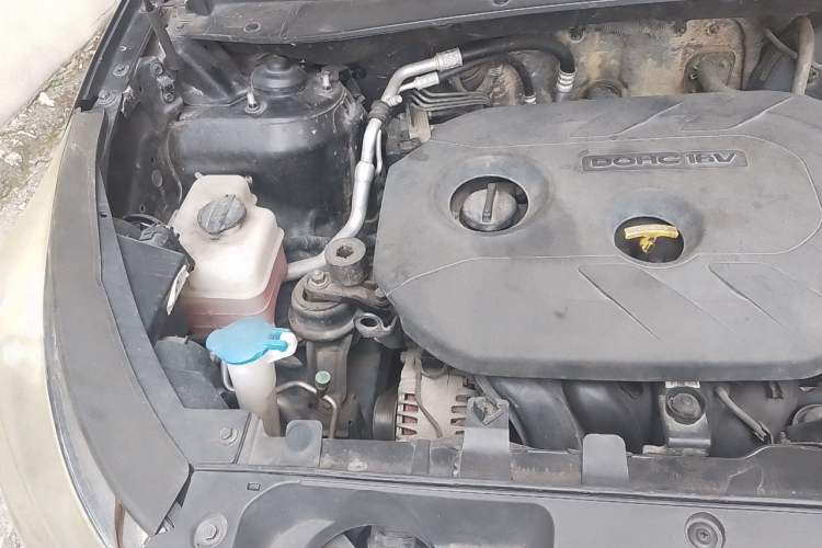 Used Kia Sportage R 2012 2.0L Automatic Two-Wheel Drive NAVI Engine Bay Right