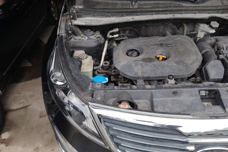 Used Kia Sportage R 2012 2.0L Automatic Two-Wheel Drive GLS Engine Bay Right