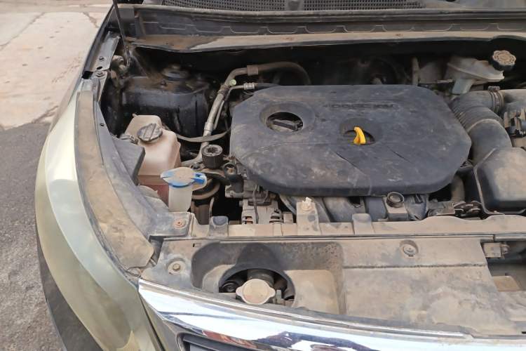 Used Kia Sportage R 2012 2.0L Manual Two-Wheel Drive GL Trim Engine Bay Right
