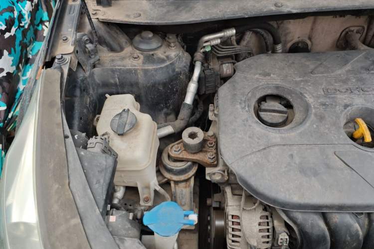 Used Kia Sportage R 2012 2.0L Automatic Two-Wheel Drive GLS Engine Bay Right