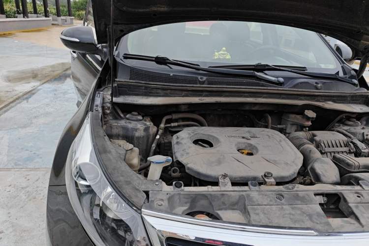 Used Kia Sportage R 2012 2.0L Automatic Two-Wheel Drive GLS Engine Bay Right