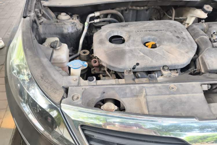 Used Kia Sportage R 2012 2.0L Automatic Two-Wheel Drive GL Trim Engine Bay Right