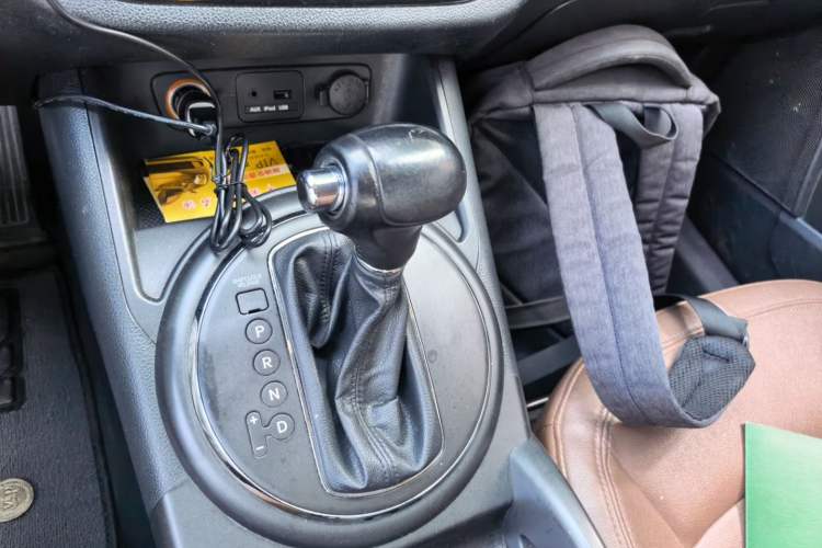 Used Kia Sportage R 2012 2.0L Automatic Two-Wheel Drive GLS Gear Lever