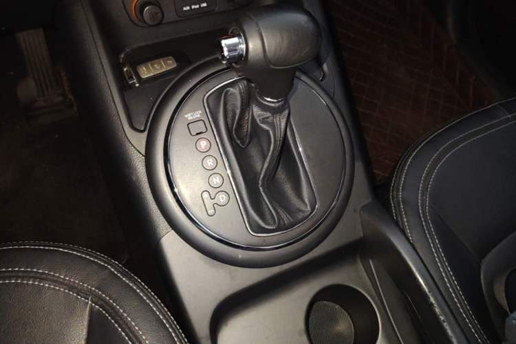 Used Kia Sportage R 2012 2.0L Automatic Two-Wheel Drive GLS Gear Lever