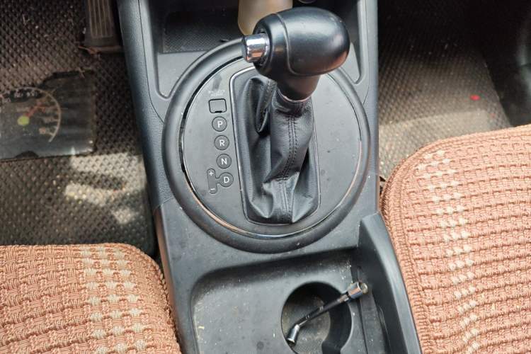 Used Kia Sportage R 2012 2.0L Automatic Two-Wheel Drive GLS Gear Lever