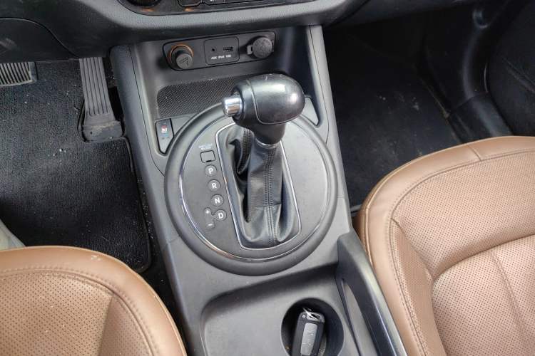 Used Kia Sportage R 2012 2.4L Automatic 4x4 GLS Gear Lever