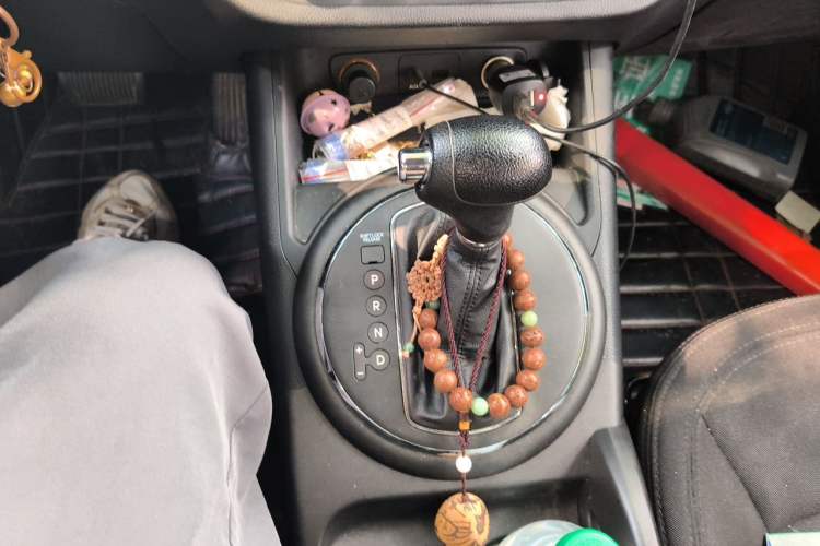Used Kia Sportage R 2012 2.0L Automatic Two-Wheel Drive GL Trim Gear Lever