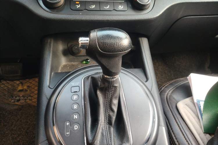 Used Kia Sportage R 2012 2.0L Automatic Two-Wheel Drive GL Trim Gear Lever