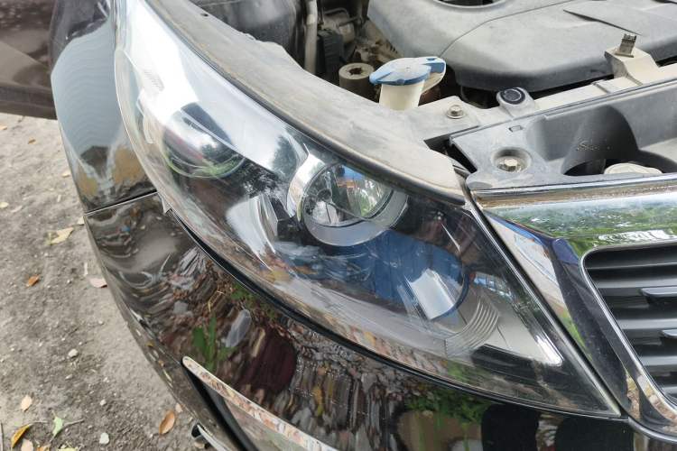 Used Kia Sportage R 2012 2.0L Automatic Two-Wheel Drive GL Trim Right Front Headlight