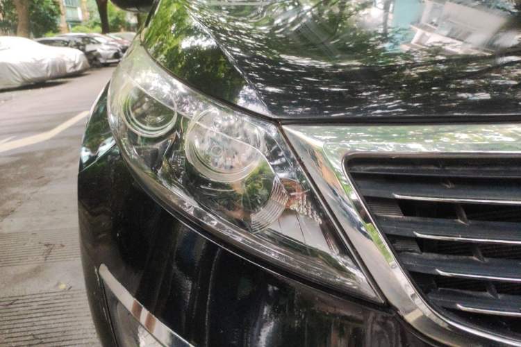 Used Kia Sportage R 2012 2.4L Automatic 4x4 Premium Edition Right Front Headlight