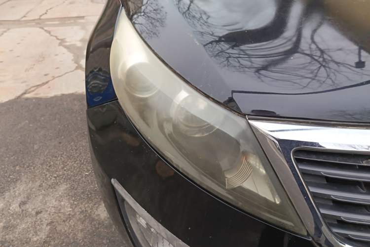 Used Kia Sportage R 2012 2.0L Manual Two-Wheel Drive GL Trim Right Front Headlight