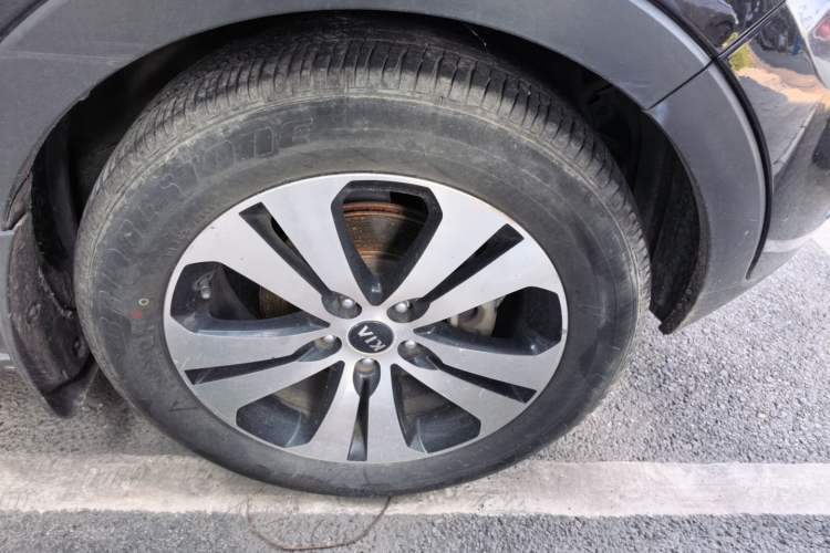 Used Kia Sportage R 2012 2.0L Automatic Two-Wheel Drive GLS Right Front Wheel Hub