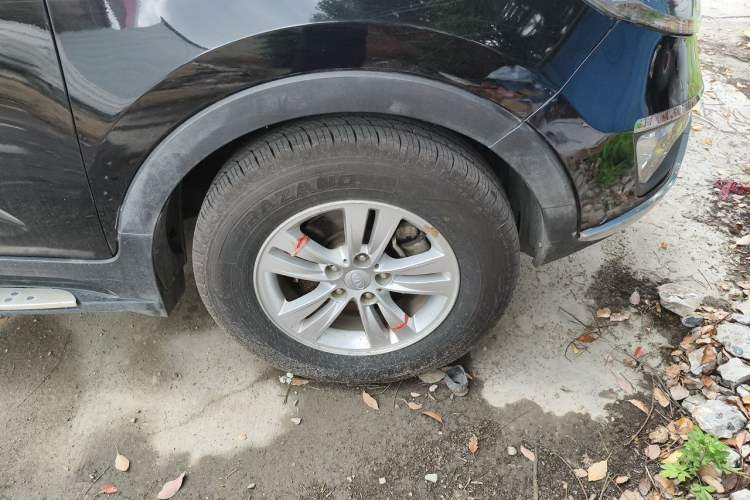 Used Kia Sportage R 2012 2.0L Automatic Two-Wheel Drive GL Trim Right Front Wheel Hub