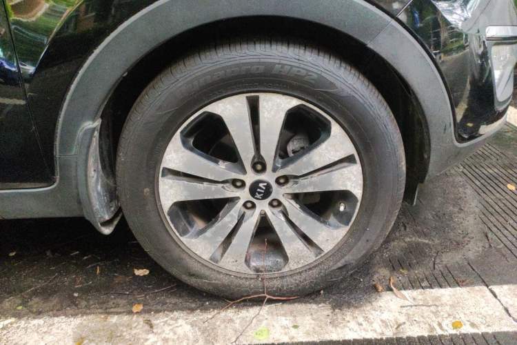 Used Kia Sportage R 2012 2.4L Automatic 4x4 Premium Edition Right Front Wheel Hub