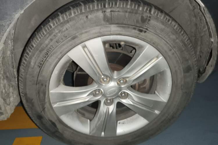 Used Kia Sportage R 2012 2.0L Automatic Two-Wheel Drive GLS Right Front Wheel Hub
