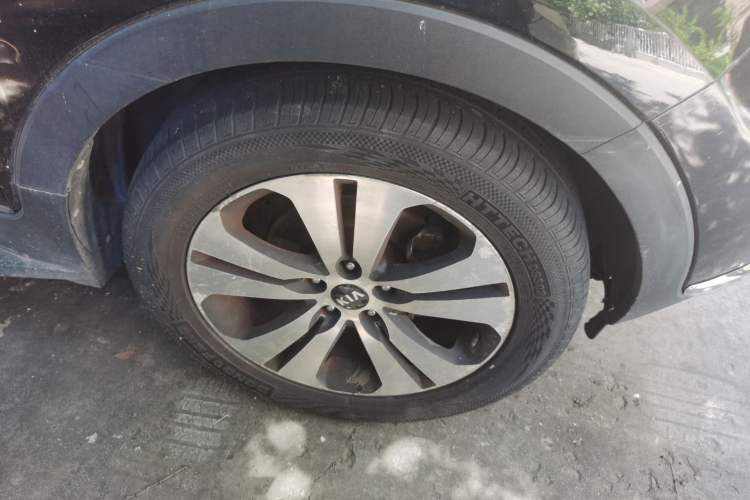 Used Kia Sportage R 2012 2.0L Automatic Two-Wheel Drive GLS Right Front Wheel Hub