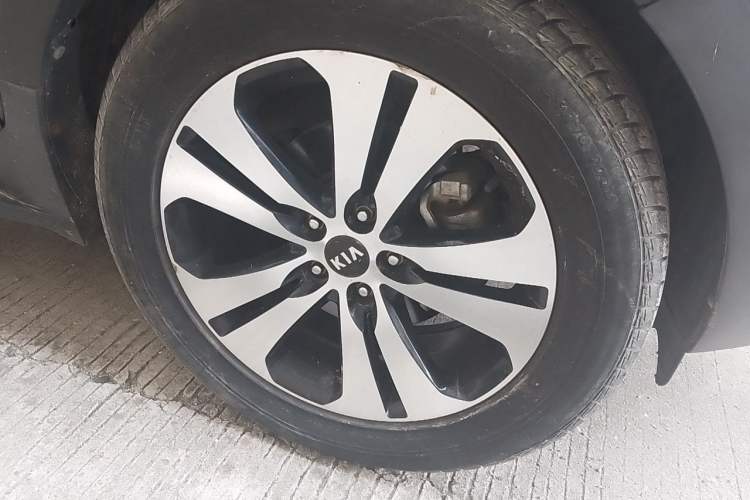 Used Kia Sportage R 2012 2.0L Automatic Two-Wheel Drive NAVI Right Front Wheel Hub