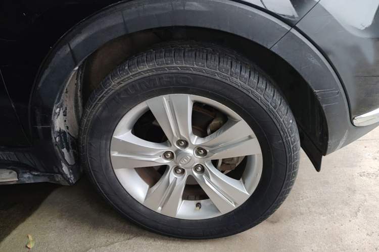 Used Kia Sportage R 2012 2.0L Automatic Two-Wheel Drive GLS Right Front Wheel Hub
