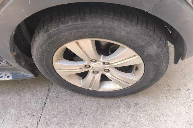 Used Kia Sportage R 2012 2.0L Automatic Two-Wheel Drive GLS Right Front Wheel Hub