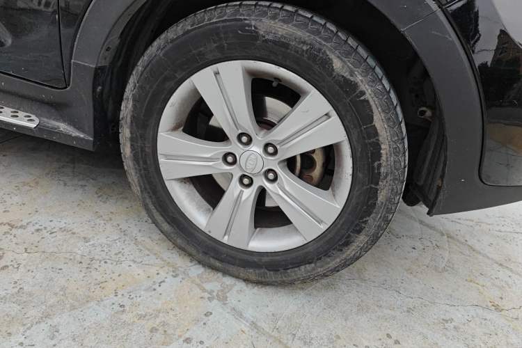 Used Kia Sportage R 2012 2.0L Automatic Two-Wheel Drive GLS Right Front Wheel Hub