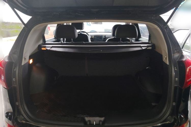Used Kia Sportage R 2012 2.0L Automatic Two-Wheel Drive GLS Trunk