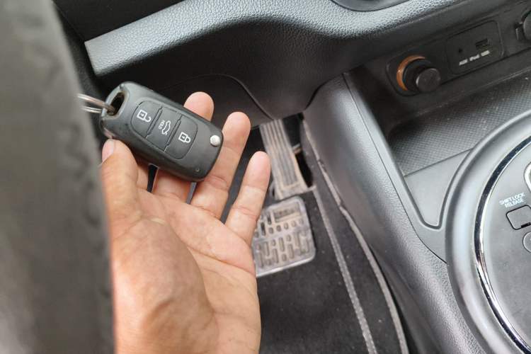 Used Kia Sportage R 2012 2.0L Automatic Two-Wheel Drive GL Trim Vehicle Key
