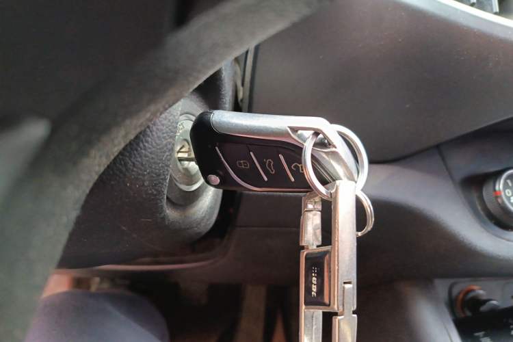 Used Kia Sportage R 2012 2.0L Manual Two-Wheel Drive GL Trim Vehicle Key