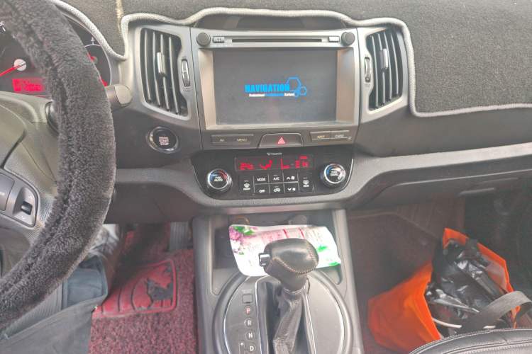 Used Kia Sportage R 2012 2.0L Automatic Two-Wheel Drive GLS Audio And AC Panel