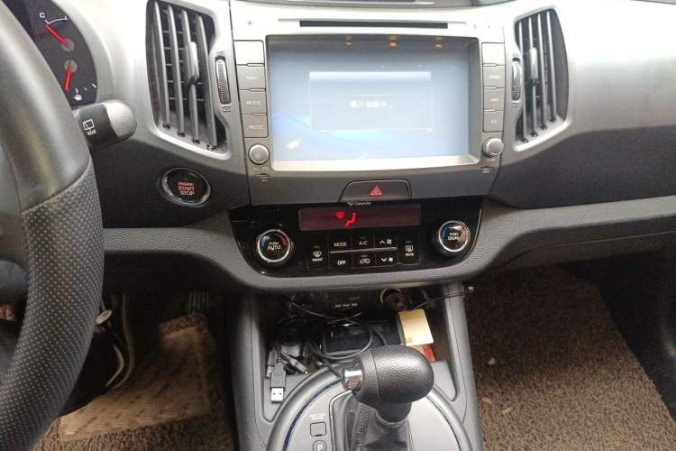 Used Kia Sportage R 2012 2.0L Automatic Two-Wheel Drive GLS Audio And AC Panel