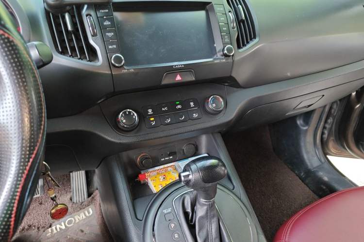 Used Kia Sportage R 2012 2.0L Automatic Two-Wheel Drive GL Trim Audio And AC Panel