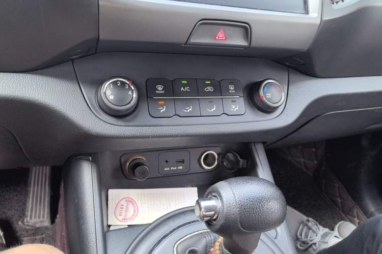 Used Kia Sportage R 2012 2.0L Automatic Two-Wheel Drive GL Trim Audio And AC Panel
