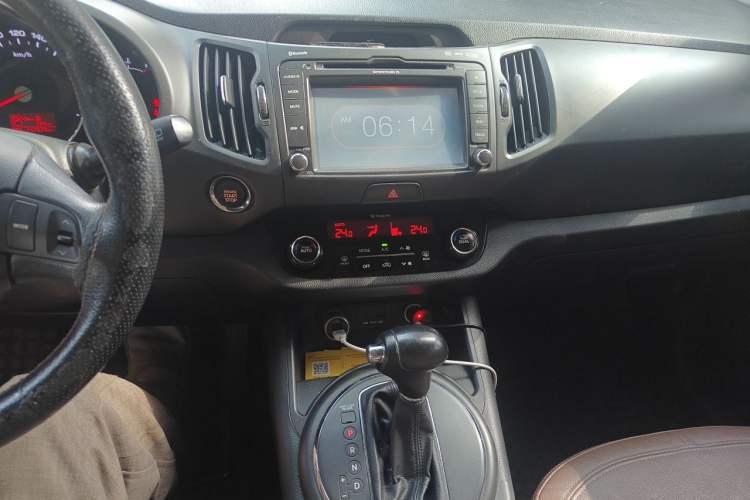 Used Kia Sportage R 2012 2.0L Automatic Two-Wheel Drive GLS Audio And AC Panel