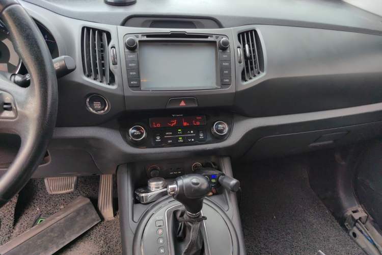 Used Kia Sportage R 2012 2.0L Automatic Two-Wheel Drive GLS Audio And AC Panel