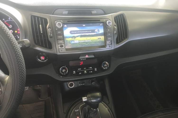 Used Kia Sportage R 2012 2.0L Automatic Two-Wheel Drive GLS Audio And AC Panel