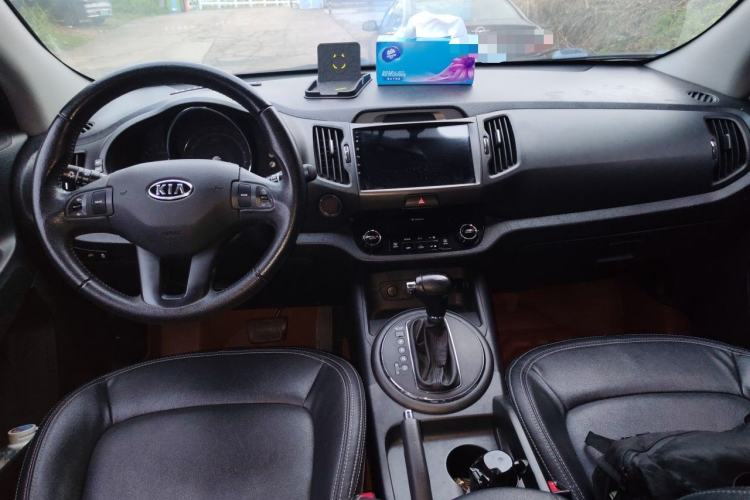 Used Kia Sportage R 2012 2.0L Automatic Two-Wheel Drive GLS Center Console