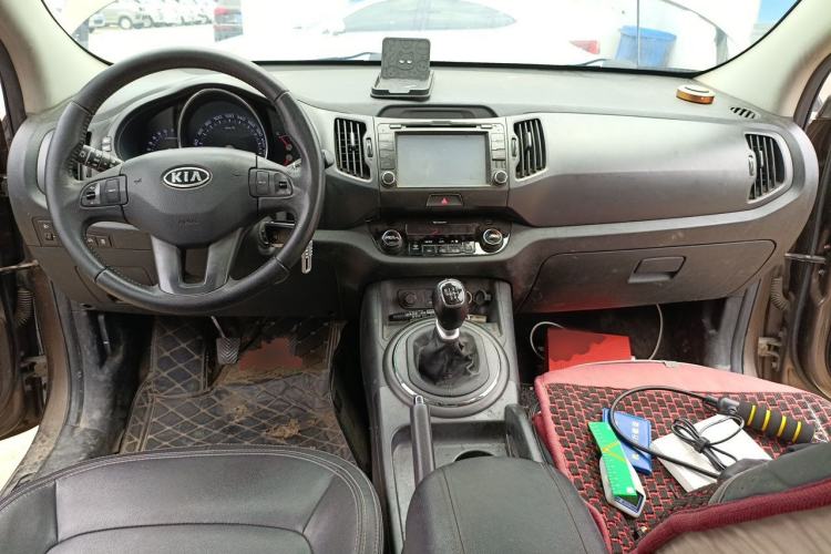 Used Kia Sportage R 2012 2.0L Manual Two-Wheel Drive GL Trim Center Console