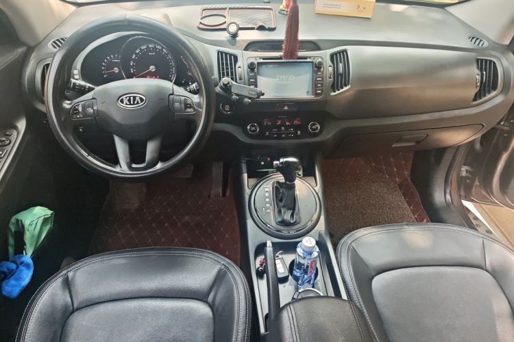 Used Kia Sportage R 2012 2.0L Automatic Two-Wheel Drive GLS Center Console