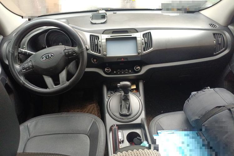Used Kia Sportage R 2012 2.0L Automatic Two-Wheel Drive GLS Center Console