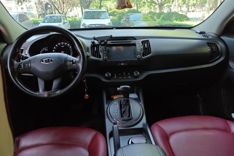 Used Kia Sportage R 2012 2.0L Automatic Two-Wheel Drive GL Trim Center Console