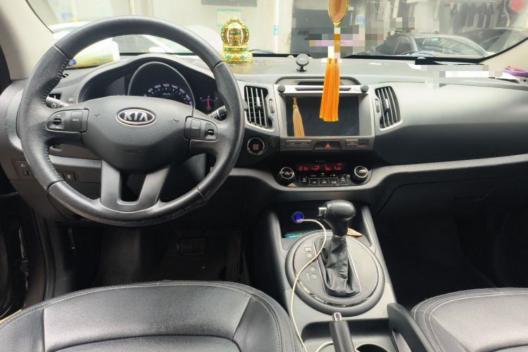 Used Kia Sportage R 2012 2.0L Automatic Two-Wheel Drive GLS Center Console