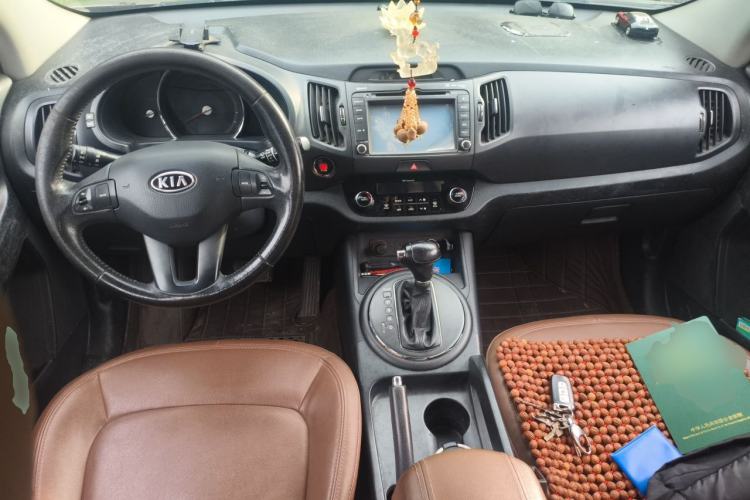 Used Kia Sportage R 2012 2.0L Automatic Two-Wheel Drive GLS Center Console