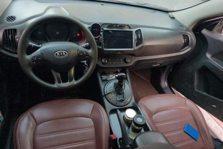 Used Kia Sportage R 2012 2.0L Automatic Two-Wheel Drive GL Trim Center Console