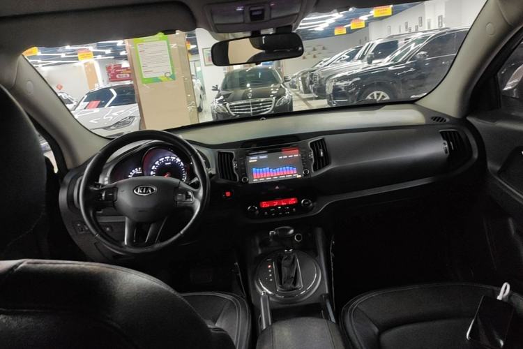Used Kia Sportage R 2012 2.0L Automatic Two-Wheel Drive GLS Center Console