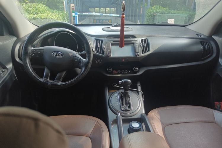 Used Kia Sportage R 2012 2.0L Automatic Two-Wheel Drive GLS Center Console