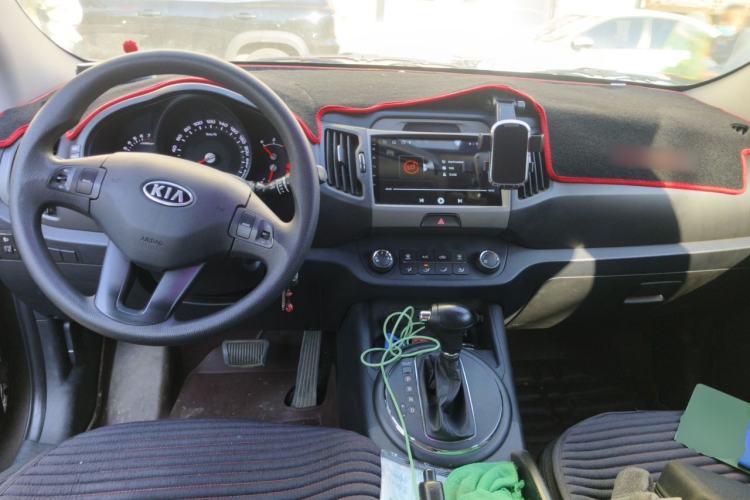 Used Kia Sportage R 2012 2.0L Automatic Two-Wheel Drive GL Trim Center Console