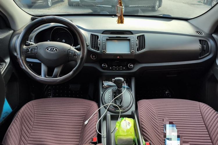 Used Kia Sportage R 2012 2.0L Automatic Two-Wheel Drive GLS Center Console