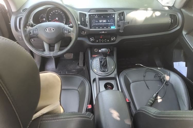 Used Kia Sportage R 2012 2.0L Automatic Two-Wheel Drive GLS Center Console