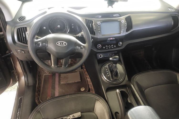 Used Kia Sportage R 2012 2.0L Automatic Two-Wheel Drive GLS Center Console